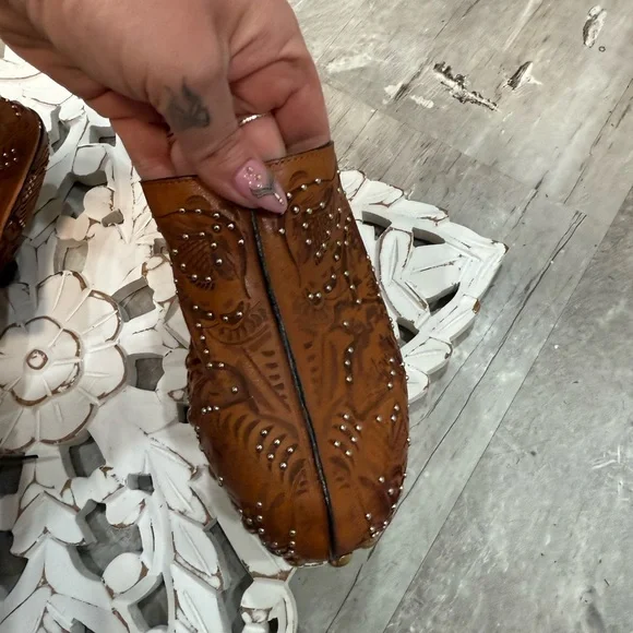 Vintage studded Valentino RED carved wooden Platform mules size 7 38 leather